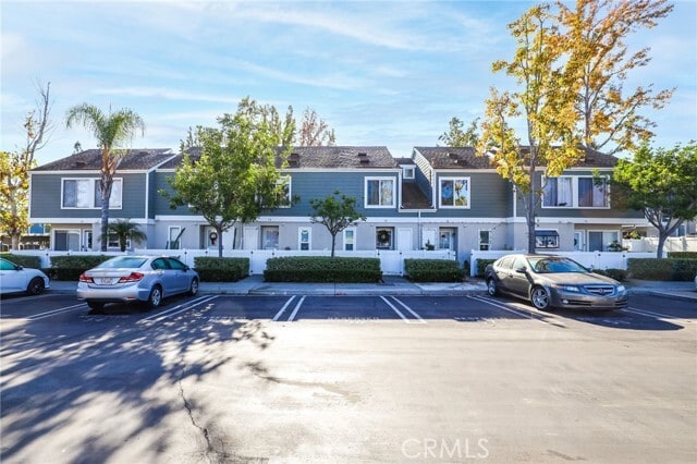 Building Photo - 70 Birchwood Ln