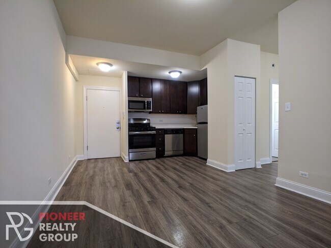 Photo - 2930 W Palmer St Unit 2936-1076