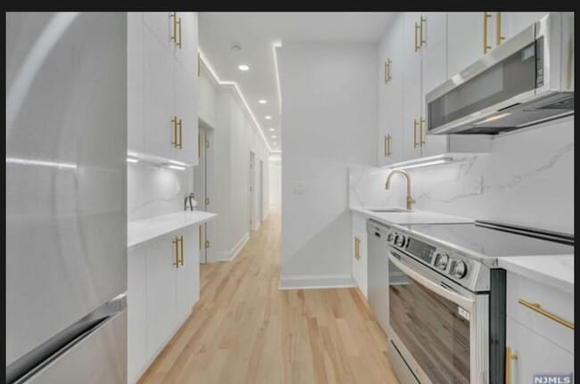 Photo - 25 Russell Ave Unidad Apt 3