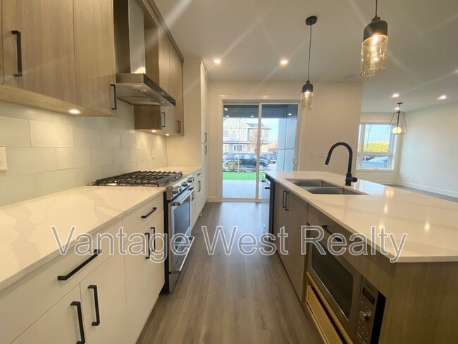 867-867 Morrison Ave