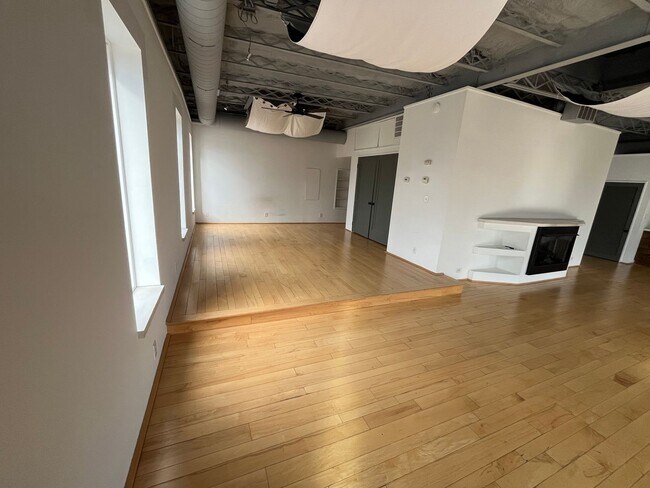 Photo - 10 E Broadway Unit Apt B (3rd Floor)