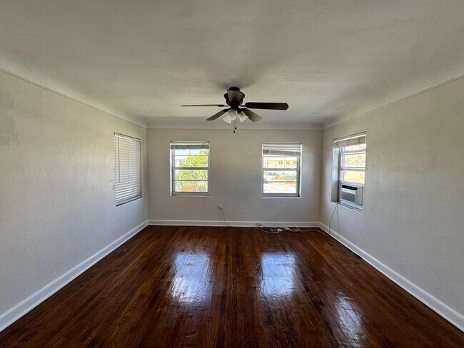 Photo - 14 S M St Unit 4