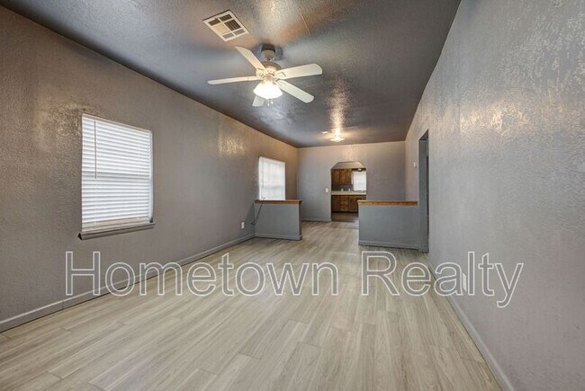 Photo - 321 SE 25th St