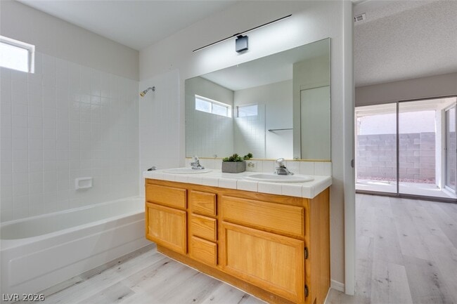 Photo - 582 Searchlight Dr