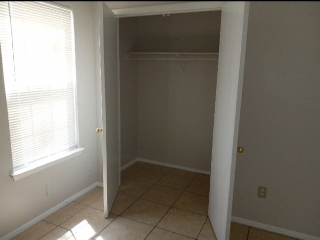 Photo - 911 Bret Ln Unidad B