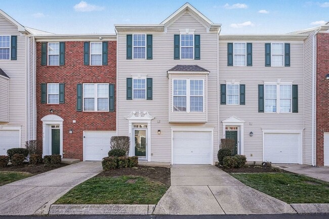 Building Photo - Wonderful 3 Bedroom 2.5 Bath Townhouse in West Park!