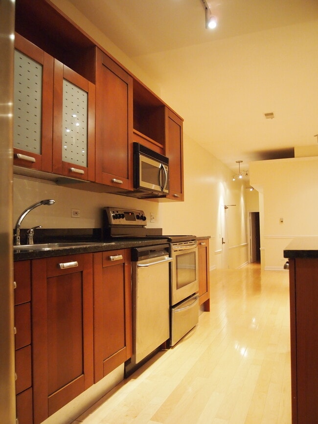 Building Photo - 807 Church St Unit 513