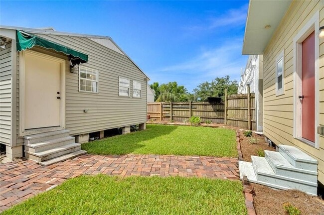 212 David St