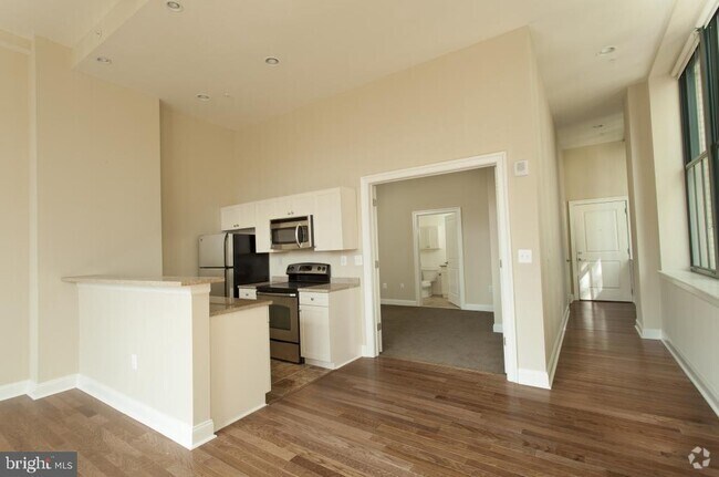 Building Photo - 312-22 Walnut St Unit 105 Rental