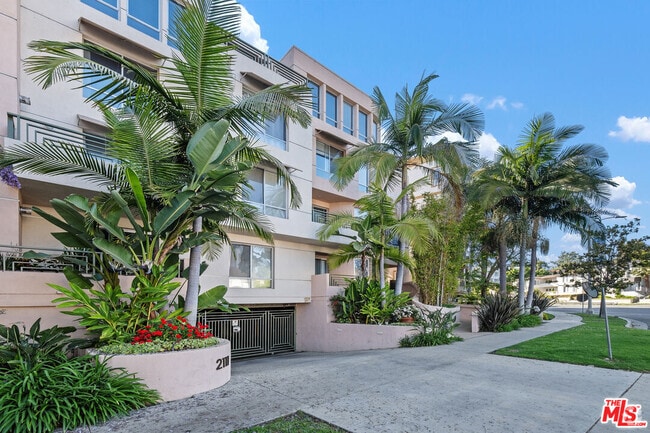 Building Photo - 2111 S Beverly Glen Blvd Unit PH4 Rental