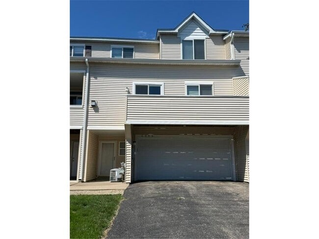 Photo - 6886 Meadow Grass Ln S