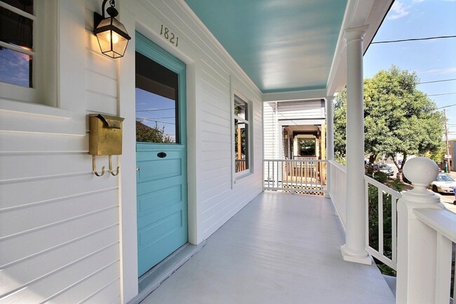 Photo - Charming Victorian home with private driveway