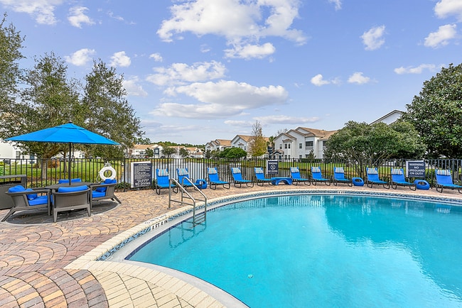 Exterior - Piscina (5) - Halston World Gateway Apartment Homes