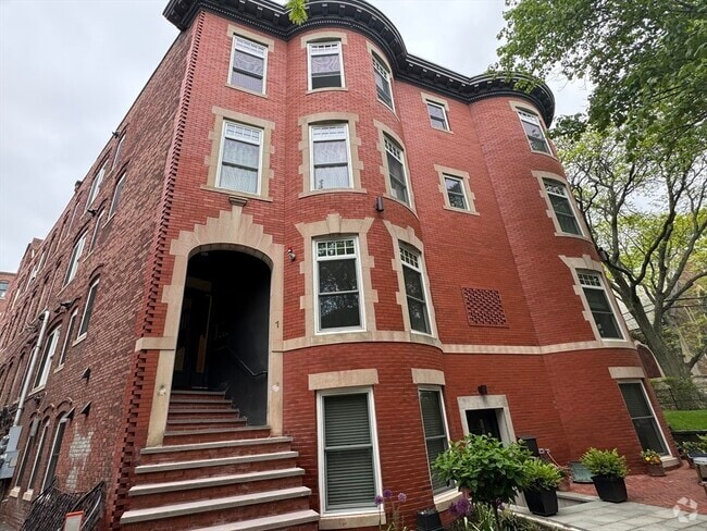 Building Photo - 1 Strathmore Rd Unit 3 Rental