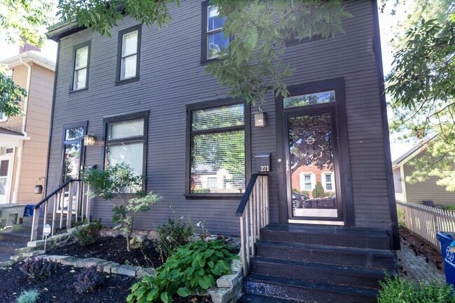 Building Photo - 221-223-223 Thurman Ave