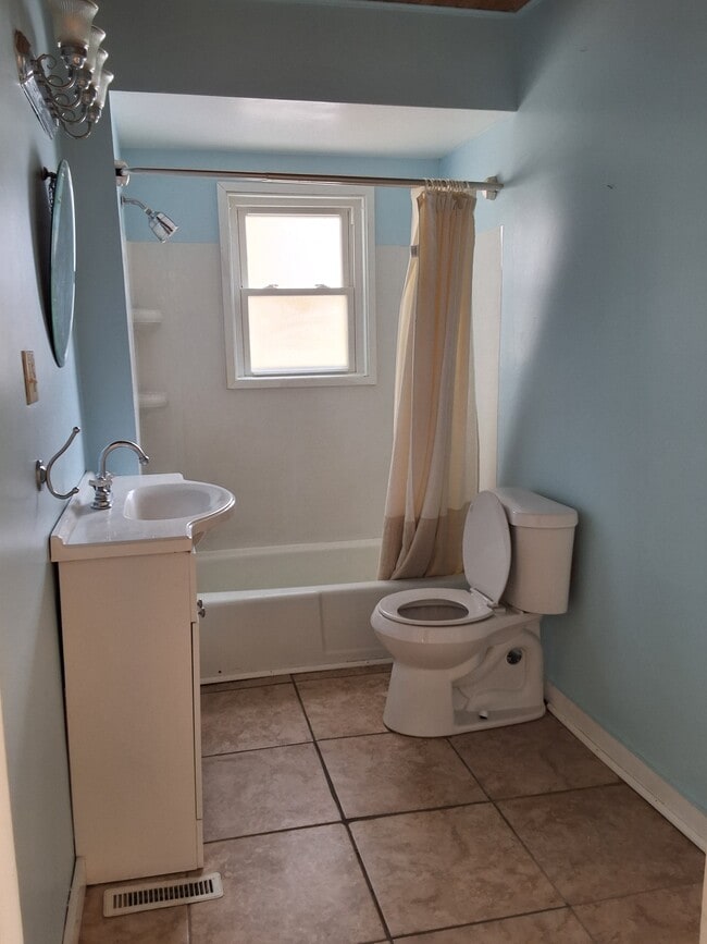 Photo - 1103 Market St