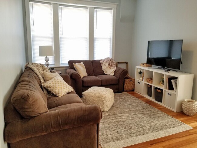 Photo - 3 bedroom rehab in the heart of Ukrainian Village Unidad 901 - 2