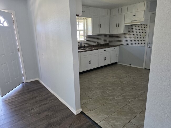 Photo - 404 S Spruce Ave