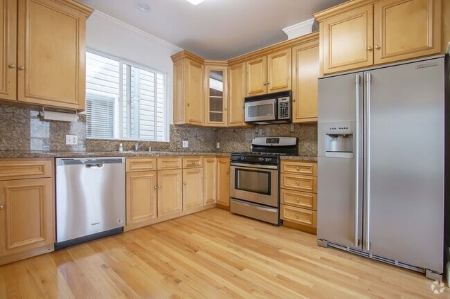 Building Photo - 716 8th Ave Unit Top Flot Rental