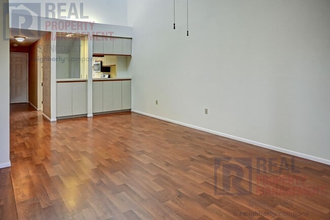 Photo - 251 Fenwick Dr