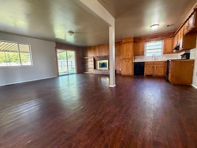 Photo - 2402 S Hickory Ave