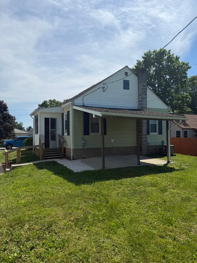 Photo - 422 Wellington Ave