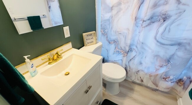 Photo - 319 W 30th St