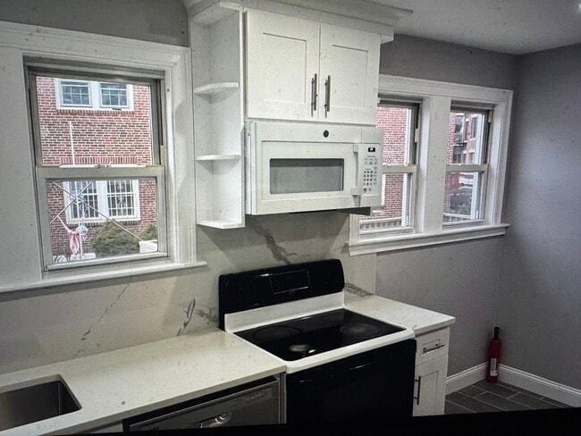 Building Photo - 113 Lanark Rd Unit 1