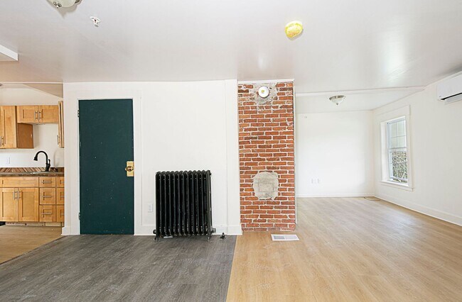 963 Main St Unit 4