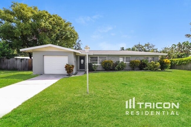 Building Photo - 1369 Windsor Dr Rental