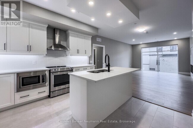 Photo - 71 Wyndham St S Unit 209