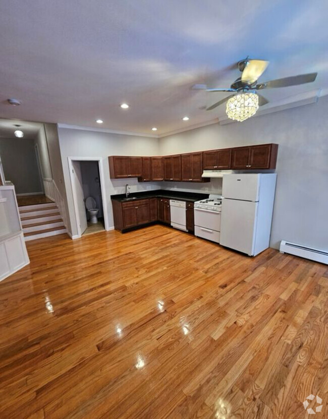 Building Photo - 153 Salem St Unit 7 Rental