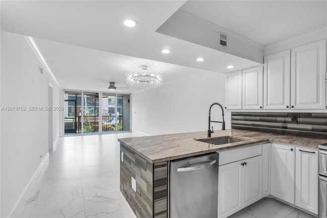 Building Photo - 12 Royal Palm Way Unit 103
