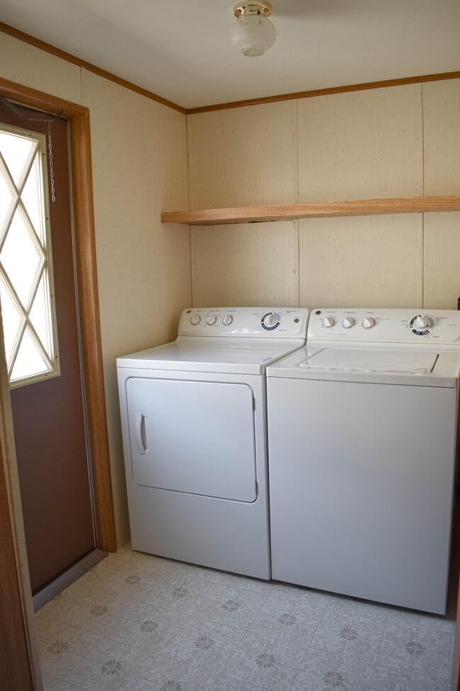 Photo - 5984 Marina View