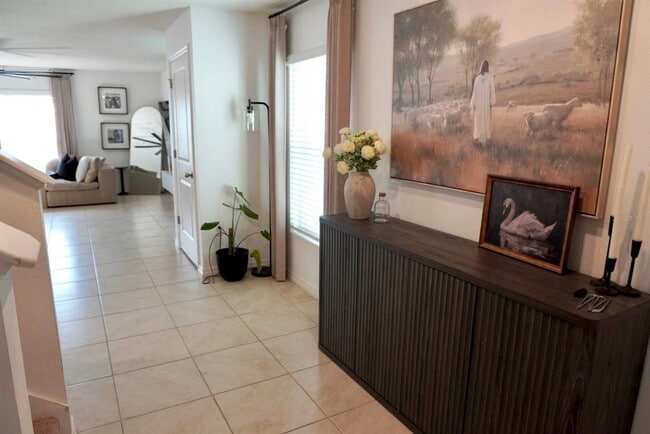 557 Olive Conch St