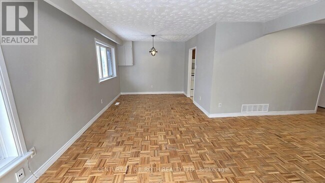 Photo - 41 Bayview Dr Unit Upper