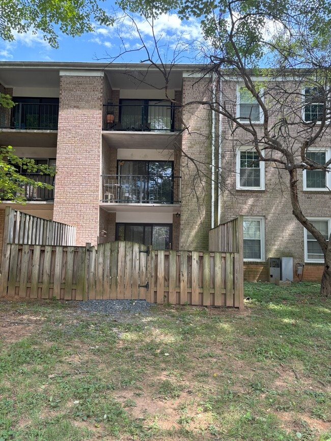 Balcón del segundo piso - 818 Quince Orchard Blvd Unidad 101