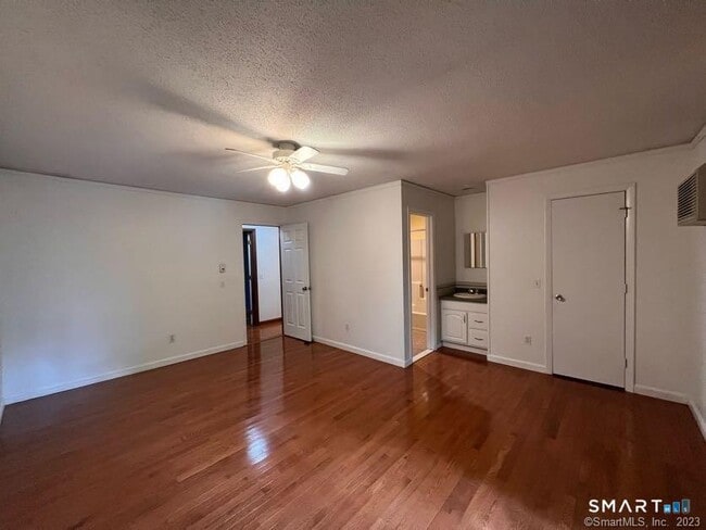 Photo - 223 Flanders Rd Unit 8