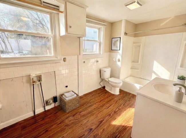 Building Photo - 45 Slater St