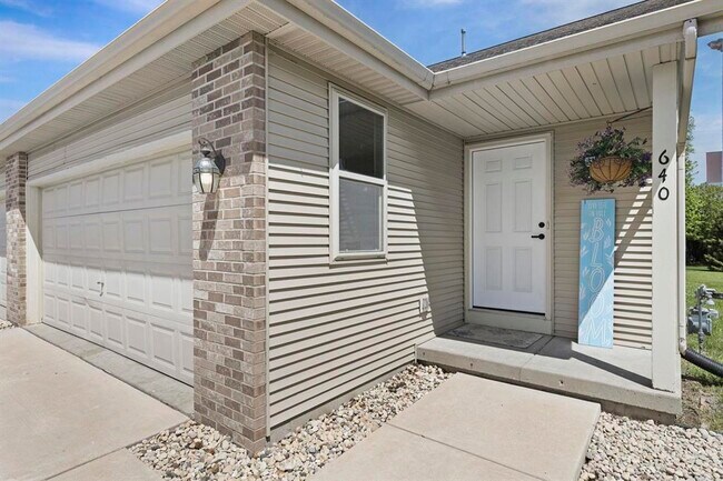 Photo - 640 Tower Dr