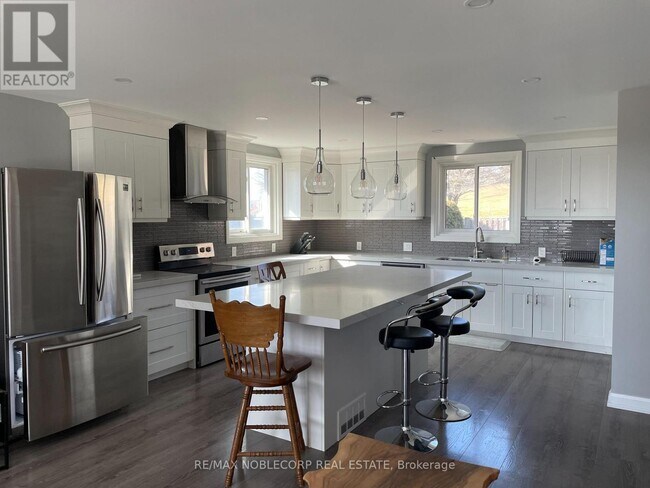 Photo - 166 Collings Ave