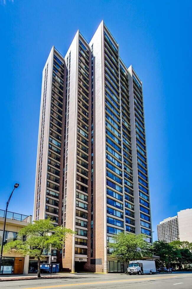 Building Photo - 1850 N Clark St Unit 1205 Rental