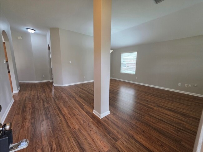 Photo - 2108 Goldfinch Ln