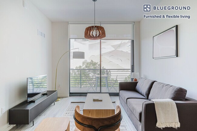 Building Photo - 452 NE 31st St Rental