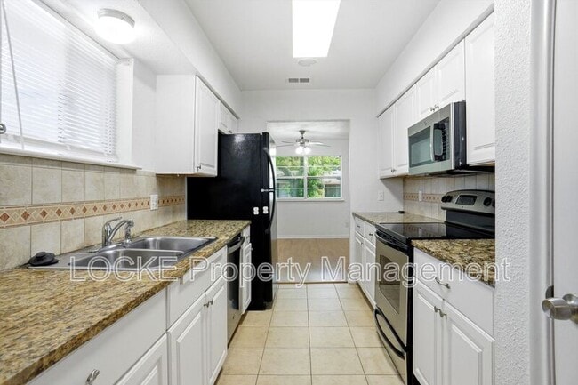 Photo - 924 Wisteria Way