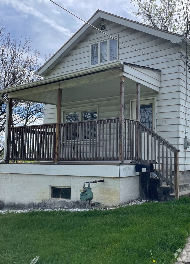 Building Photo - 11 Strabane Ave Rental