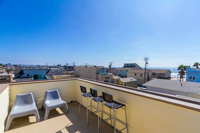 Photo - 728 Jamaica Ct