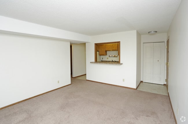 Courtyard Apartments | Entry - Overlook on 100