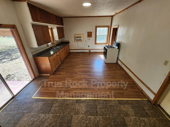 205 E Main St