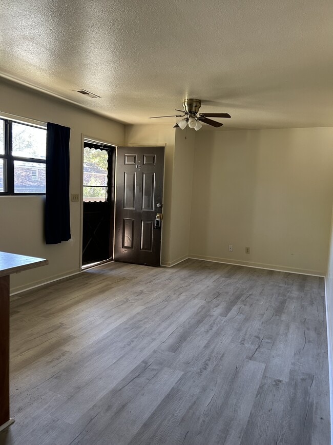 Photo - 918 Sparta Dr